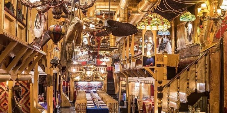 Top 5 Ways to Have a Fun Evening with Friends in Covent Garden