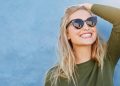 How should women choose sunglasses?