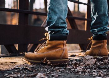 What to Look into when Finding the Right Safety Boots
