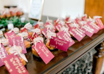 Thoughtful wedding favors and giveaways for guests
