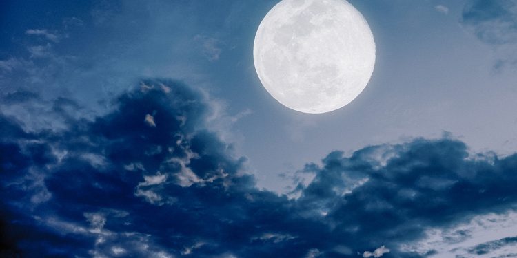 The Complete Guide to Moon Compatibility in Astrology